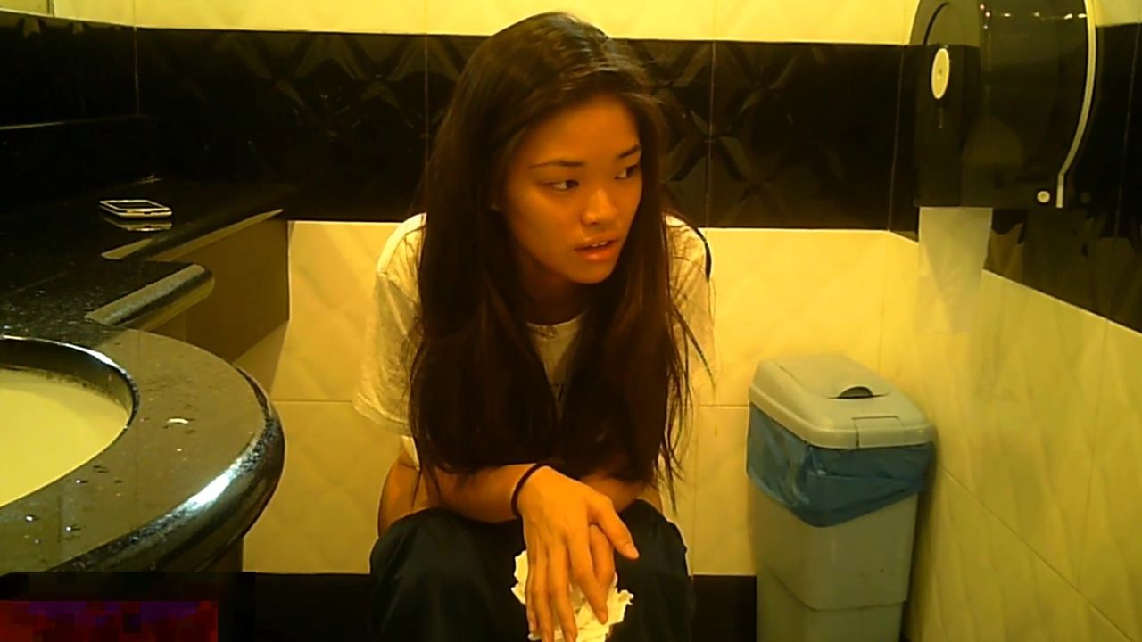 坐盗市最新流出新加坡高级宾馆坐厕偷拍有几个妹子长得还可以